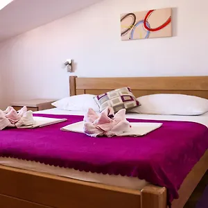 https://villa-kovacevic.hotels-in-trogir.com