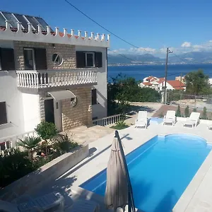 https://apartments-jobst-trogir.hotels-in-trogir.com